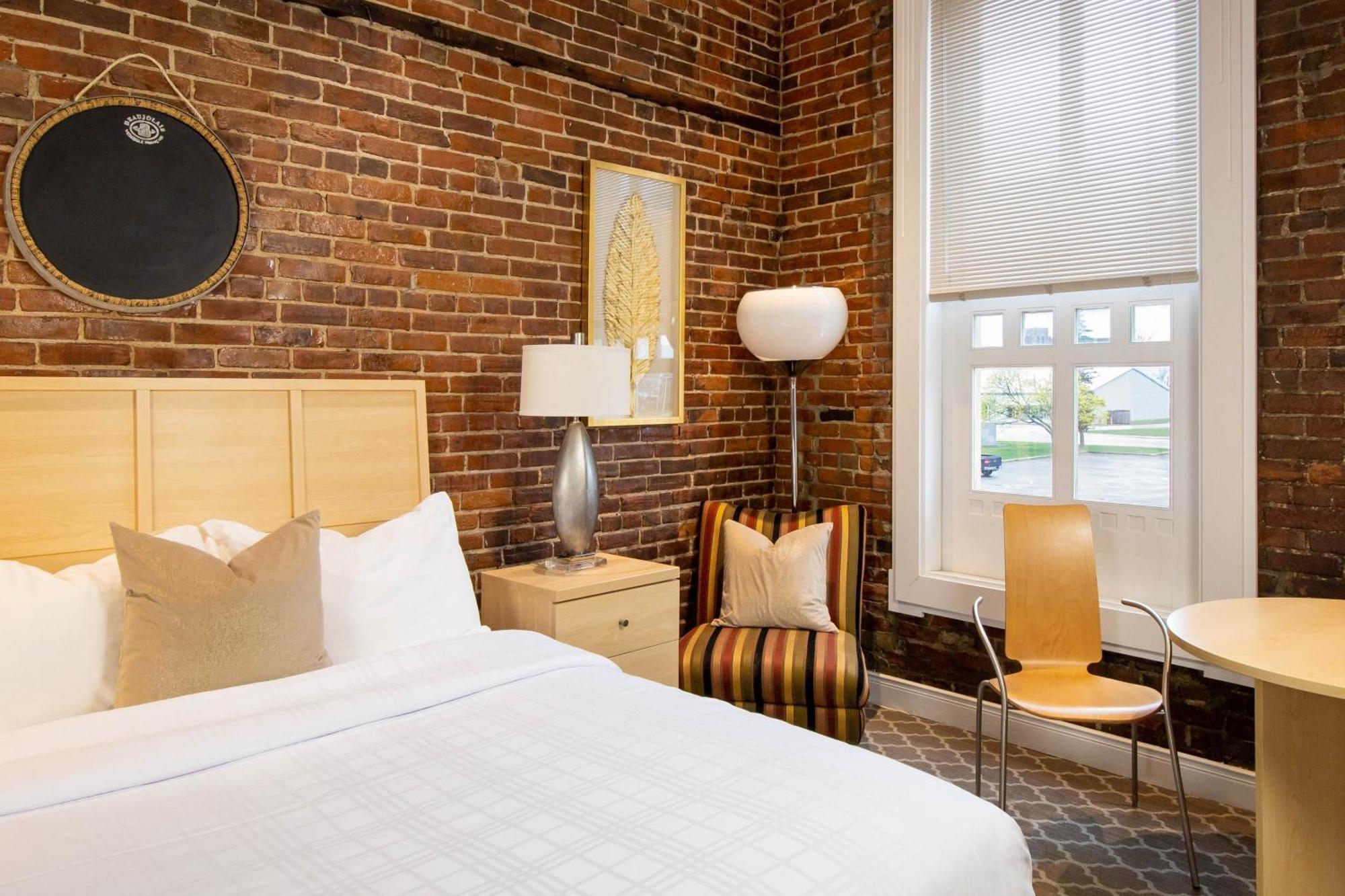 Retro Suites Hotel Chatham-Kent Buitenkant foto